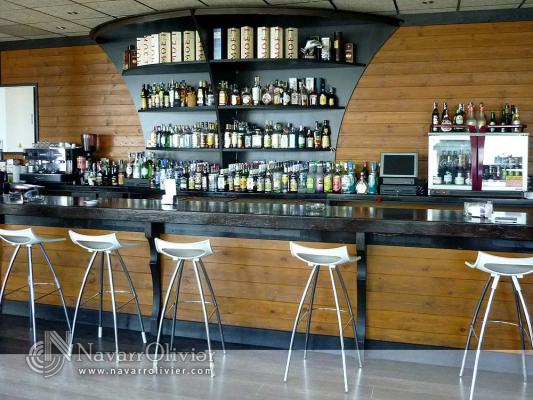 mueble de locales a medida de madera