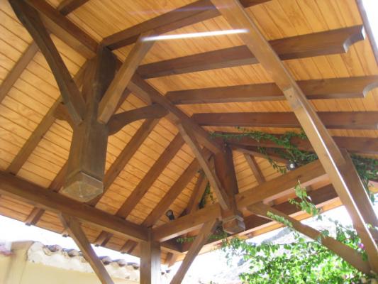 entrada de fincas de madera