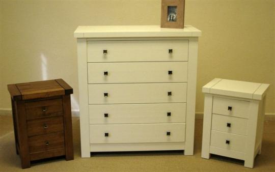 Muebles de Pino con estilo y diversos acabados