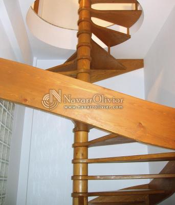 Escalera helicoidal de madera.