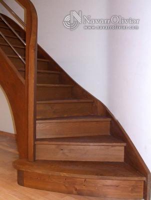 Arranque escalera madera pino rojo.