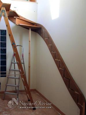 Montaje de escalera de madera