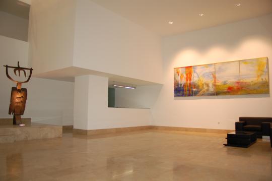 Hall de acceso a Edificio  de Oficinas