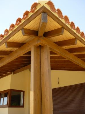 pergola a dos pendientes con diagonal