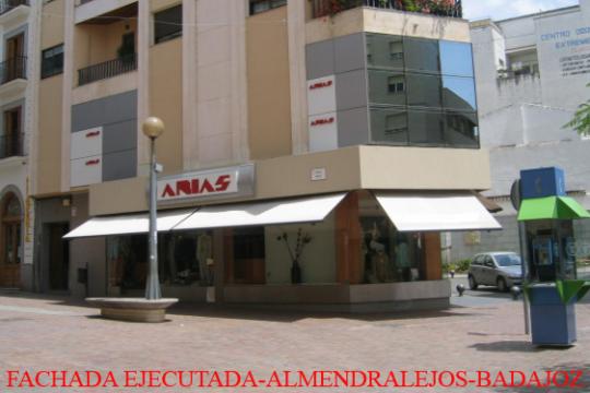 FACHADA DE LOCAL COMERCIAL REFORMADA