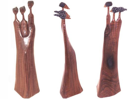 Figura talla en sandalo familia 23cm alto