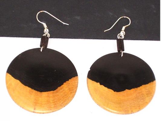 Pendientes elaborados en  ebano con betas