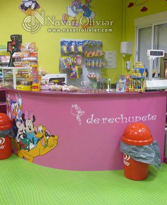 Mobiliario para tienda de chuches