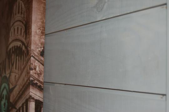Madera en crudo pintada con Hydrocera 0% habitación gris