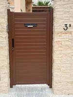 puerta peatonal