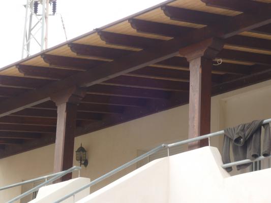 pergolas de madera a una agua de color tecka