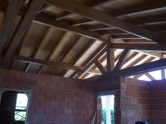 cubierta de madera para casa de obra