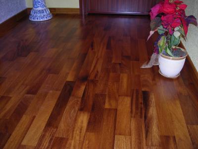suministro y colocacion de parquet,ac 4  con rodapies