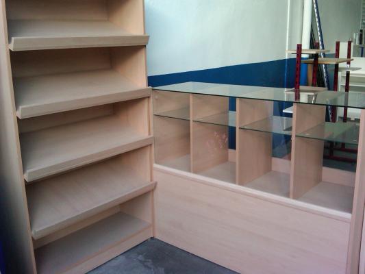 mostrador panero, y expositor de pared