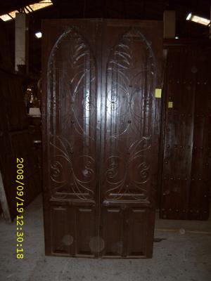 PUERTA DOBLE HOJA..PASILLO CON REJA