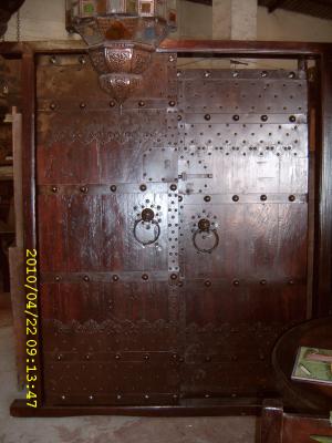 PUERTA DOBLE HOJA CON BASTIDOR (TECA)