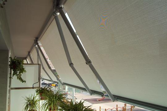 Toldo de Brazos Invisibles o Articulados