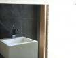 Baño con piedra decoratica