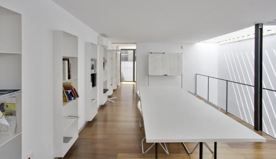 Rehabilitación y ampliación de planta baja para oficinas y proyecto de actividad en Ruzafa, Valencia