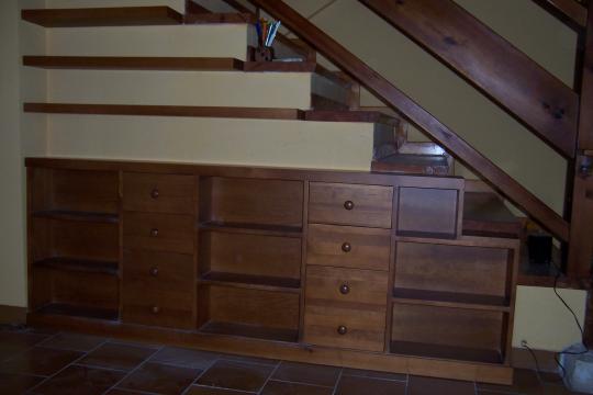 mueble bajo escalera