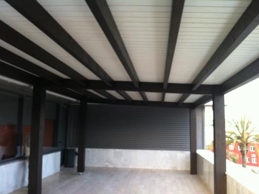 pergolas de madera con diseño minimalista