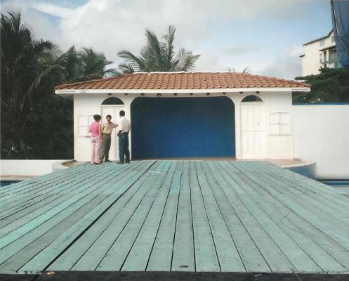 TARIMAS Y GRADERÍAS PLÁSTICAS  MADERPLAST