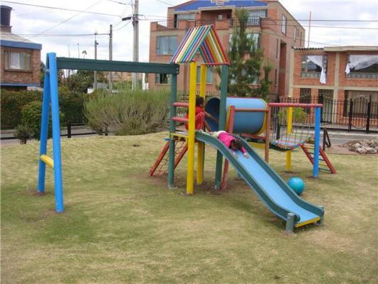 PARQUES PLÁSTICOS MADERPLAST