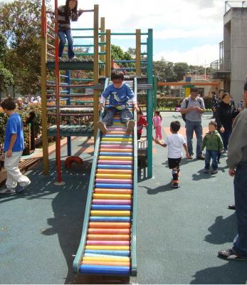PARQUES PLÁSTICOS MADERPLAST