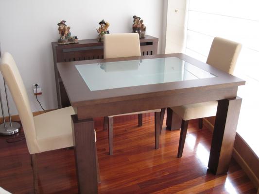 Mesa y sillas a medida