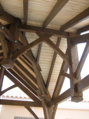 estructura de madera para techo de pergolas
