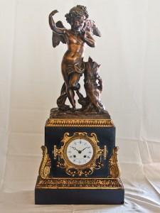 Reloj con figura de bronce Moinel