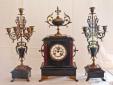 Reloj antiguo de mármol negro y rojo