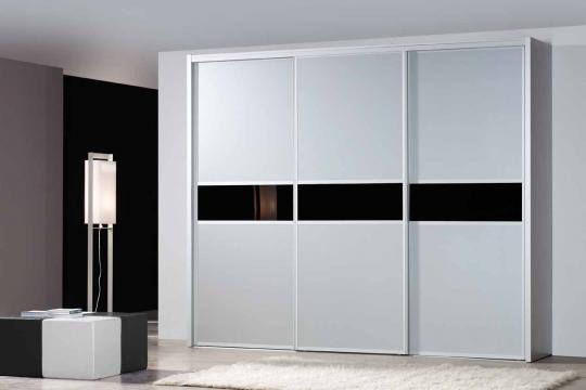 Armario 3 puertas correderas con detalle cristal