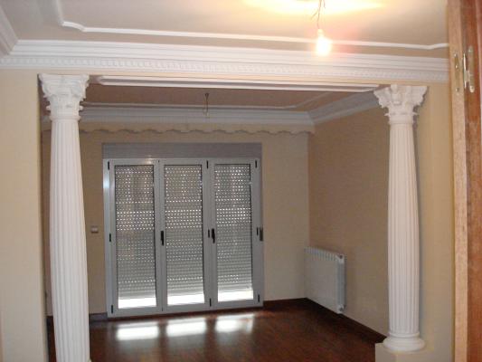 Columnas, cornisas, baquetones