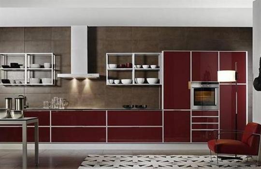 Cocina en cristal burdeos