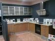 cocina en angulo con vitrinas