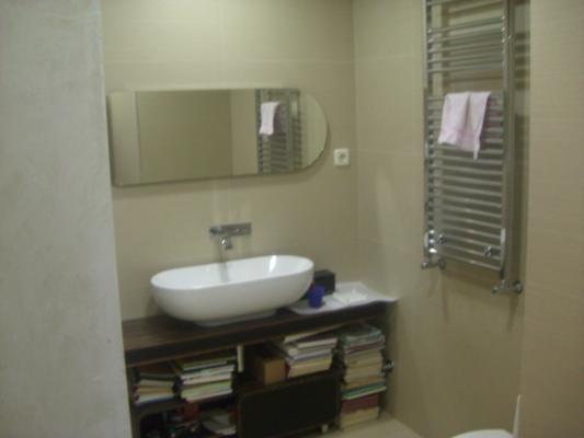 Radiador toallero y mobiliario de baño