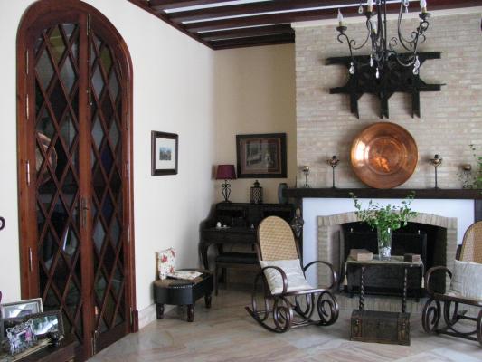 Salón con chimenea