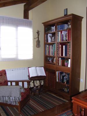 LIBRERIA DE CEREZO CON CAJONES