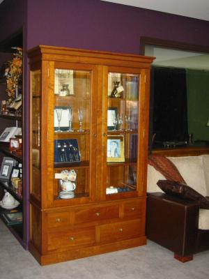 VITRINA DE CEREZO