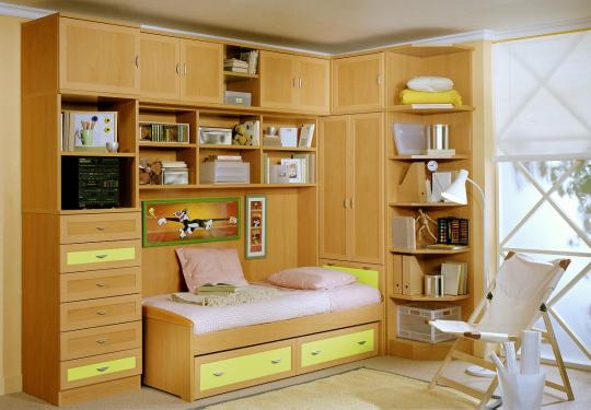 dormitorio juvenil haya y amarillo 