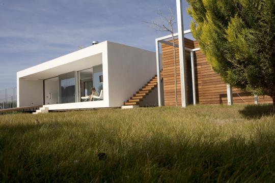 GUI-ON estudio (EXTERIOR CHALET SUSPENSA) 