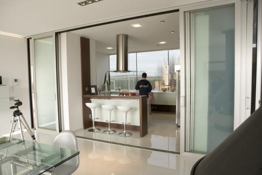 GUI-ON estudio (COCINA CHALET SUSPENSA)