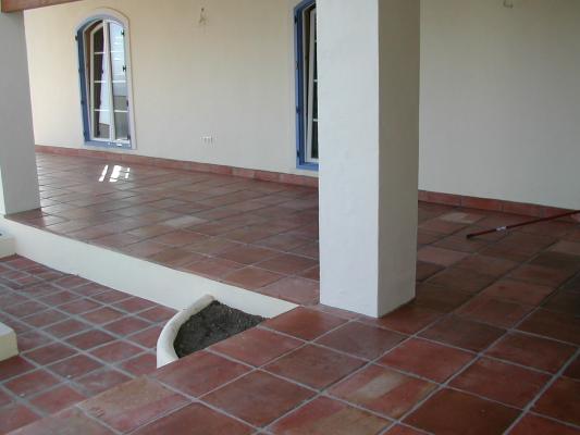 Losas de 40x40 tratadas en exterior