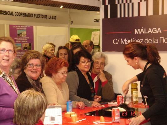 cocinando en una cocina de thesingularkitchen