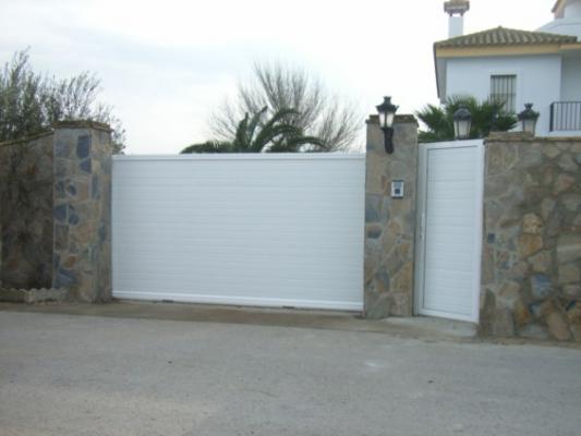 puerta corredera y peatonal