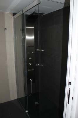 baño gris con crema 3