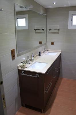 baño imitación madera