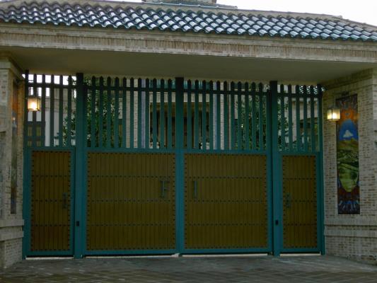 puerta abatible madera-acero