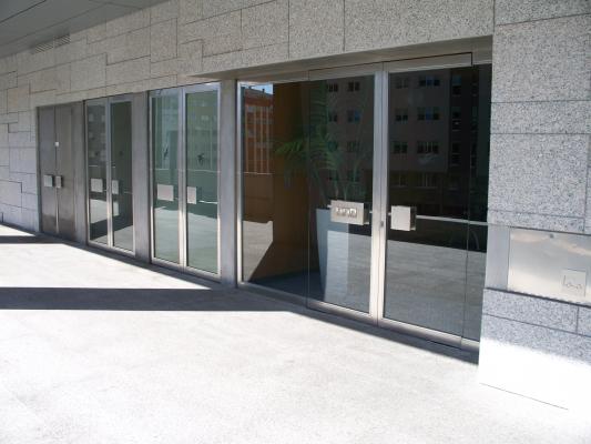 PORTALES EN CRISTAL Y ACERO INOX